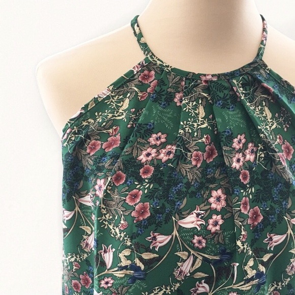 LAST 1-Med Floral Pleat Gathered Front Keyhole Top - Picture 2 of 6